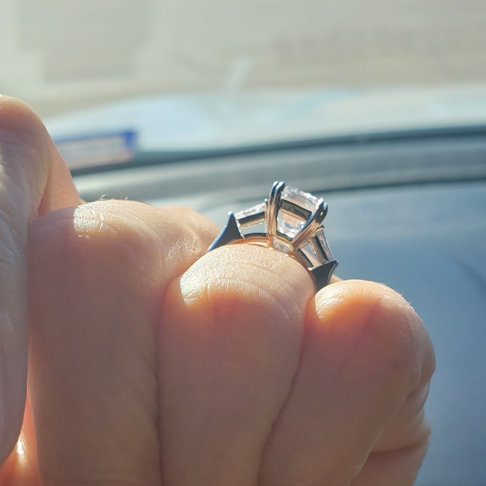 Lab-grown Diamond Ring - Picture 5 of 9